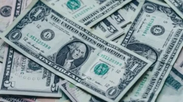 سعره بالبنوك.. تحركات جديدة في قيمة الدولار مقابل الجنيه بنهاية تعاملات الجمعة